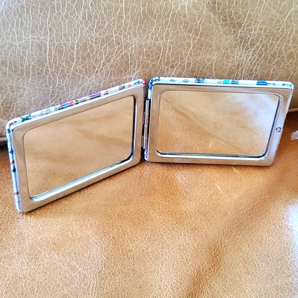 SOLD! Quick stand Makeup Mirror with butterflies - Picture 3 of 6